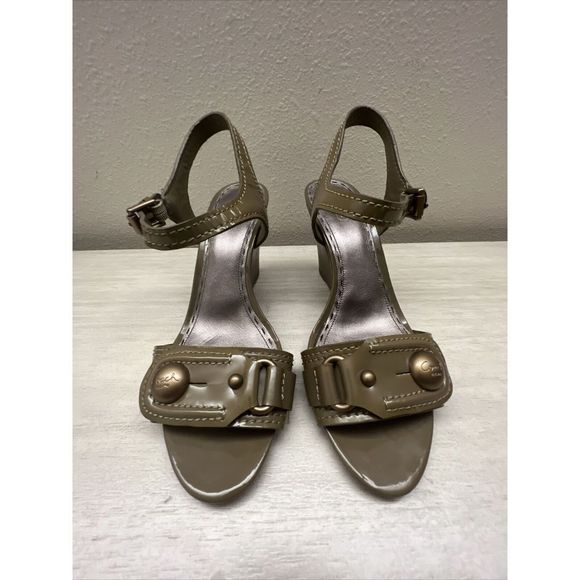Coach F2370 Women's Sz 8.5M Bezle Taupe Button Ankle Strap Wedge Sandals Shoes - Picture 1 of 12